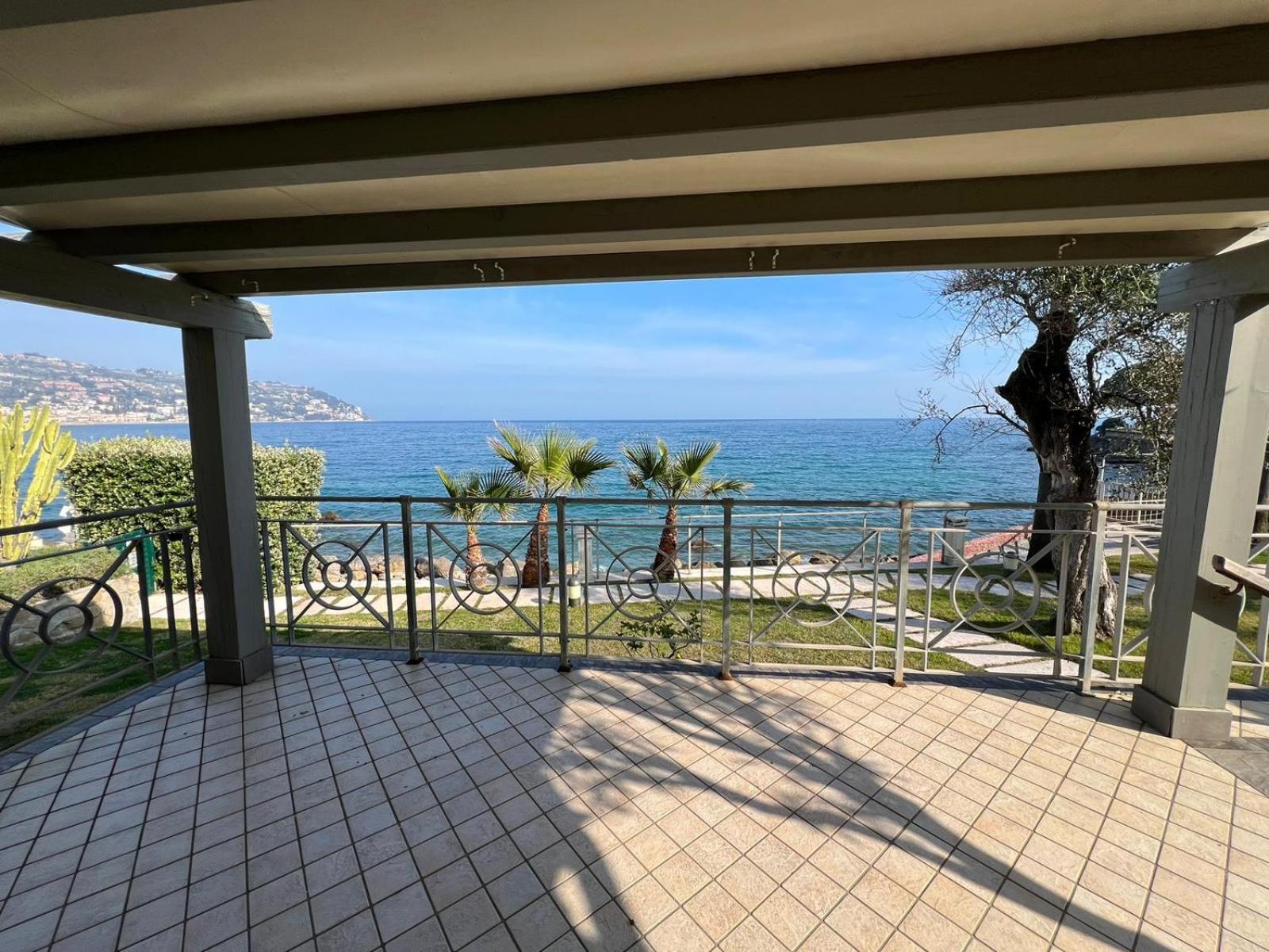 Residence Baia La Ruota Bordighera Exteriör bild