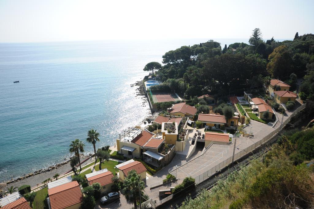 Residence Baia La Ruota Bordighera Exteriör bild
